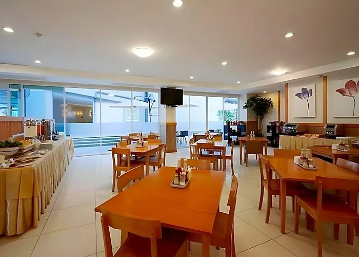Hotel Prom Thailand Cultural Centre 4*